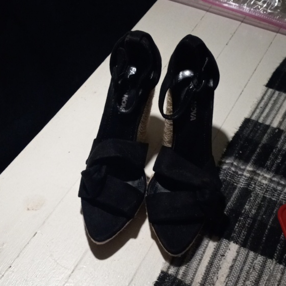 Chunky Heels - Picture 3 of 3